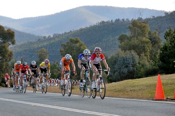 The chase bunch gets stretched in the climb out of Condor Creek.