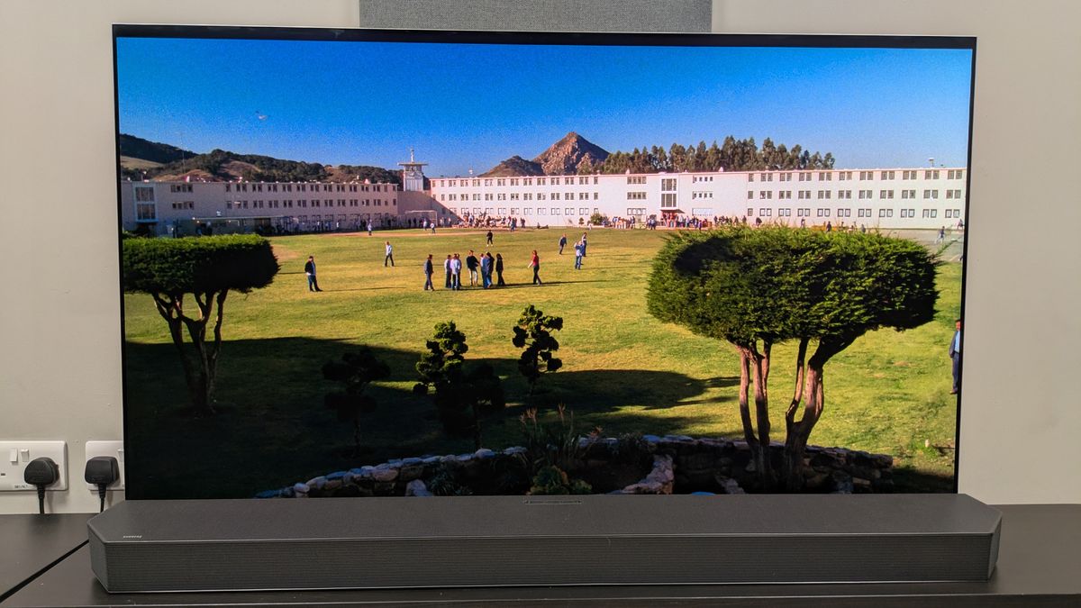 To Live and Die in L.A. 4K Blu-ray on LG G6 showing an aerial shot of a prison