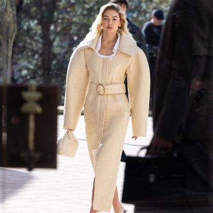 Gigi Hadid, celebrity fashion, celebrity style, Jacquemus, pumps, jacket, trench coat, coat, heels, high heels, runway, fashion show