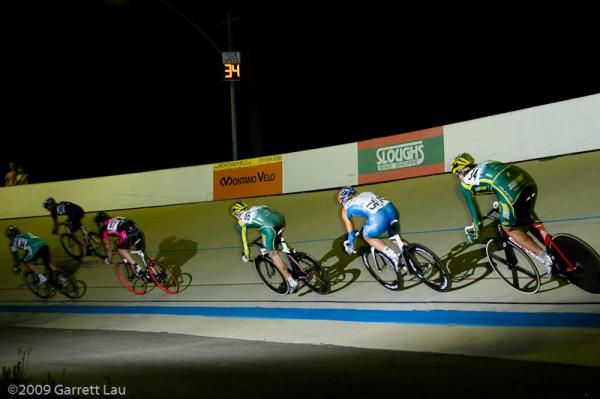 The pack rolls along at 34 mph in the Men's Points Race.