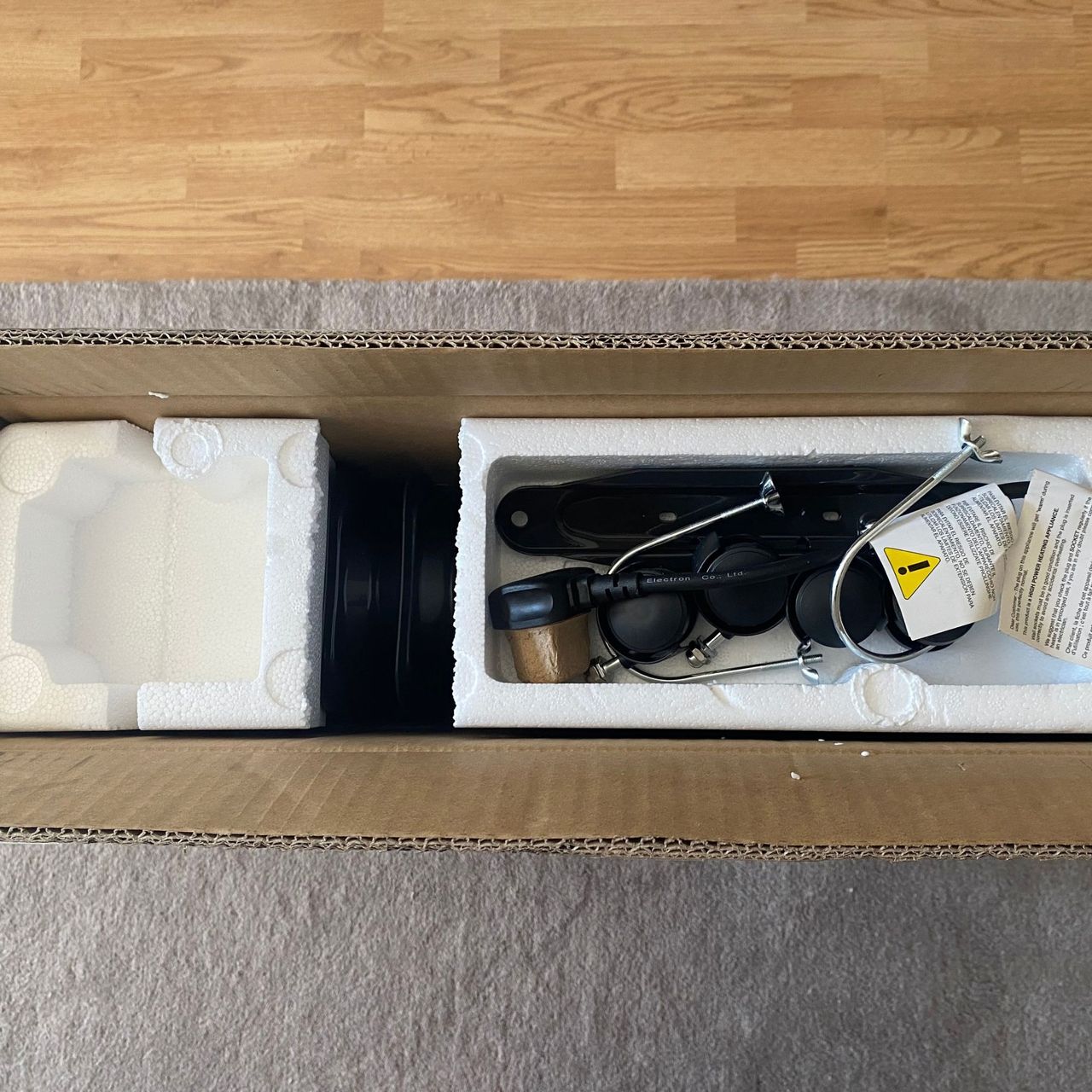 How the Vonhaus 2500W 11 fin oil-filled radiatoris packaged - with cardboard and polystyrene packaging