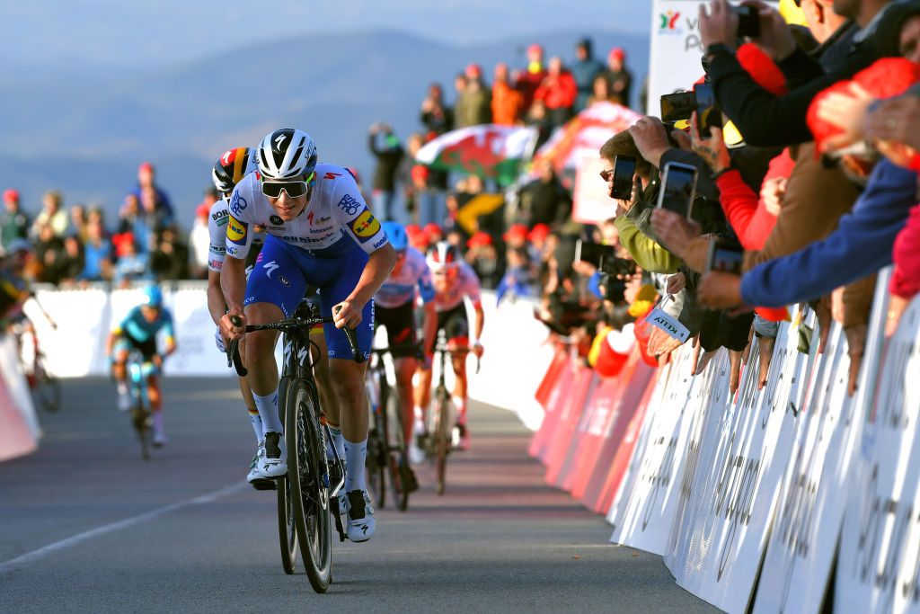 Remco Evenepoel wins stage 2 at Volta ao Algarve