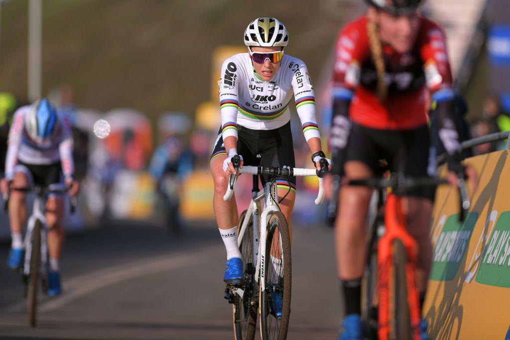 HOOGERHEIDE NETHERLANDS JANUARY 26 Arrival Sanne Cant of Belgium and IKOCrelan Team during the 31st WC GP Adrie Van der Poel Hoogerheide 2020 Women Elite UCICX TelenetUCICXWC on January 26 2020 in Hoogerheide Netherlands Photo by Luc ClaessenGetty Images