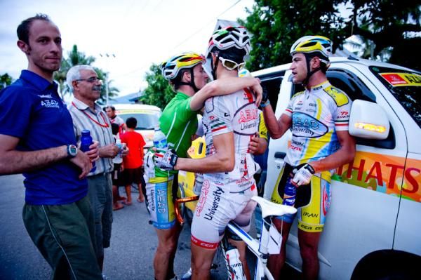 Oscar Pujol (Azad University Cross Team) thanks his team mate