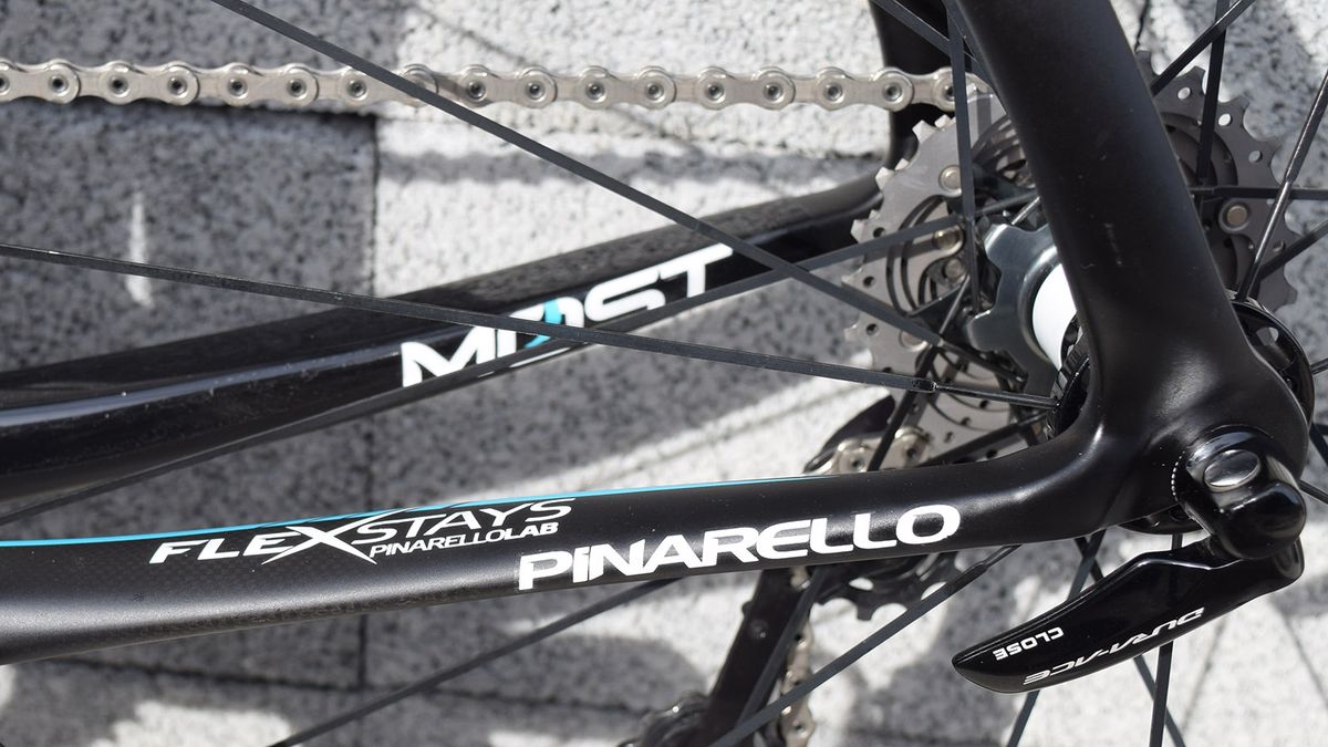 The shape of the seat stays adds further compliance and comfort over rough surfaces, in an attempt to reduce rider fatigue