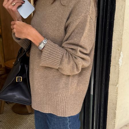 @fakerstrom wearing a sweater, jeans, and The Row bag