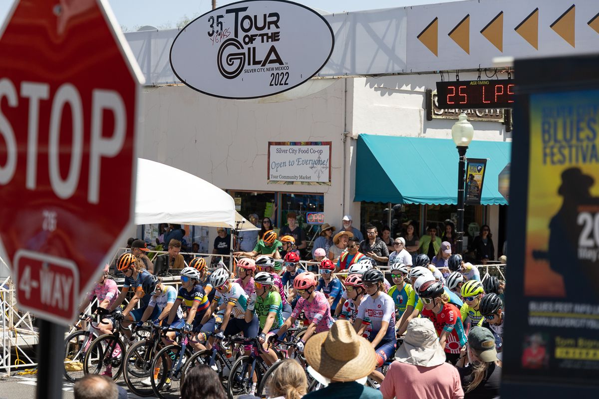 The Women's pro field getting ready to start the 25 lap criterium race.