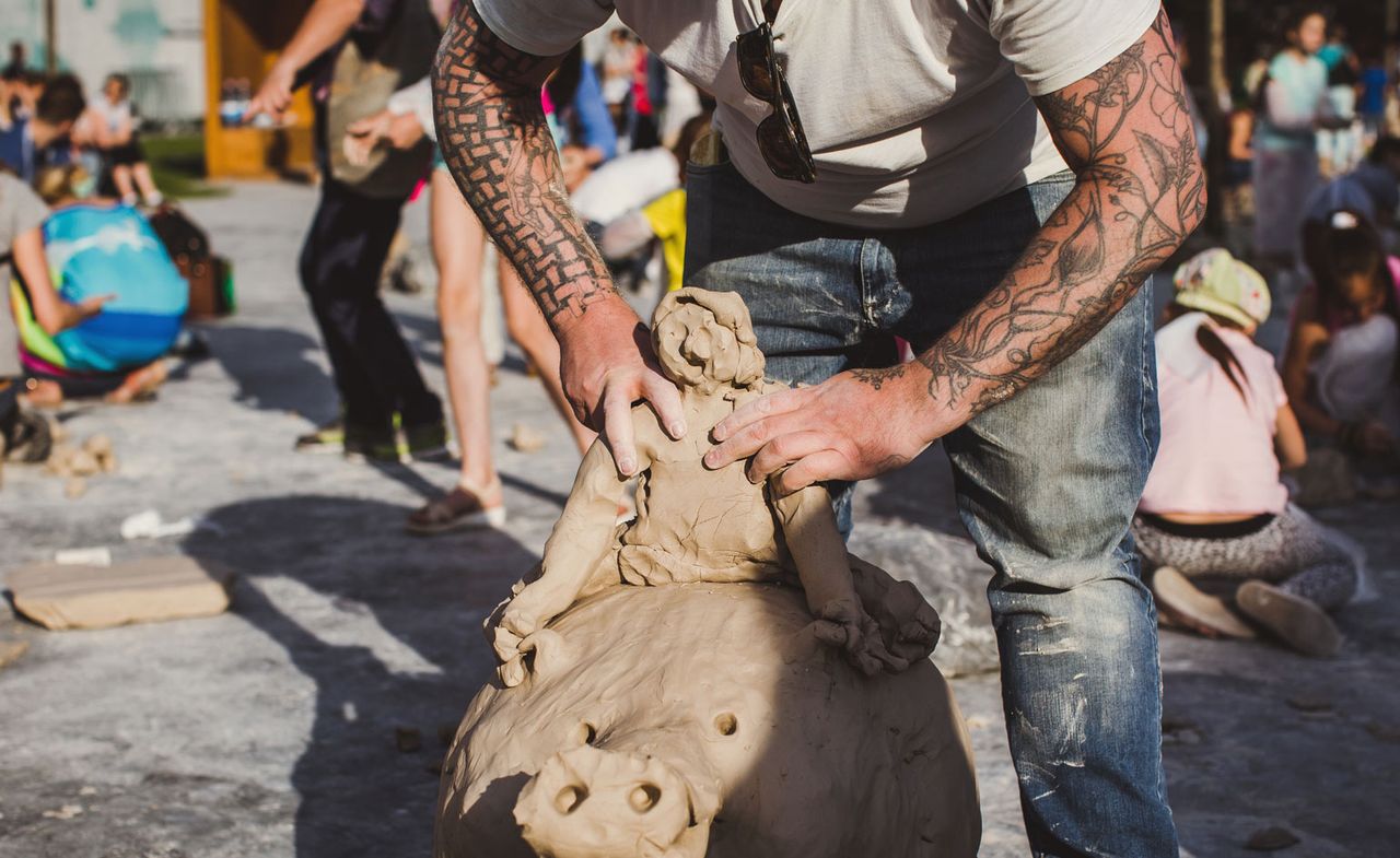 This summer Moscow’s Garage Museum of Contemporary Art is hosting the largest socially-engaged work of art in the Russian capital’s history, by Swiss neo-Dadaist sculptor Urs Fischer