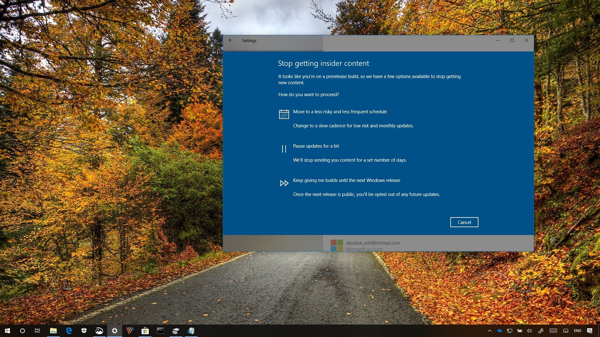 Мир после обновления. October 2025. Windows 10 Pro красный цвет. После обновления окно.