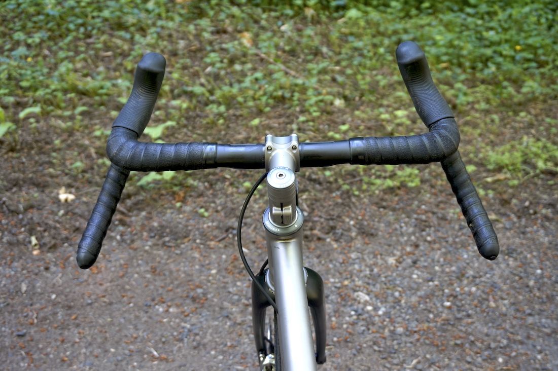 Moots Routt YBB< rear-suspension gravel bike