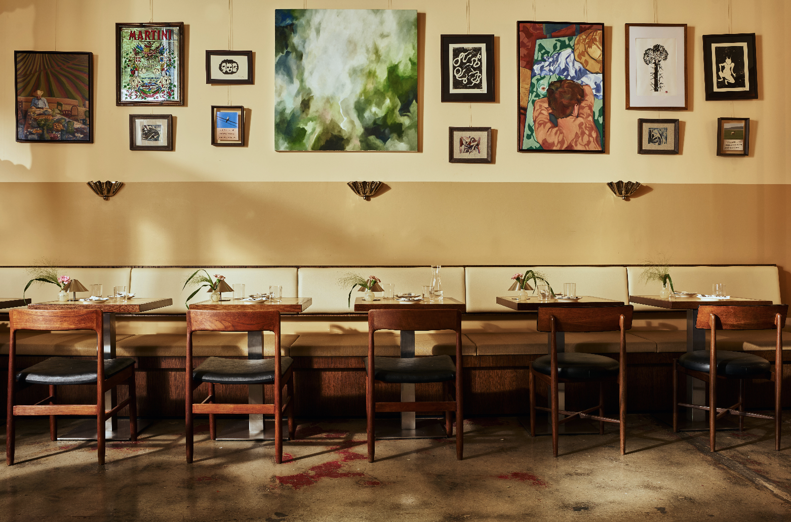 Tom's Pasta interior