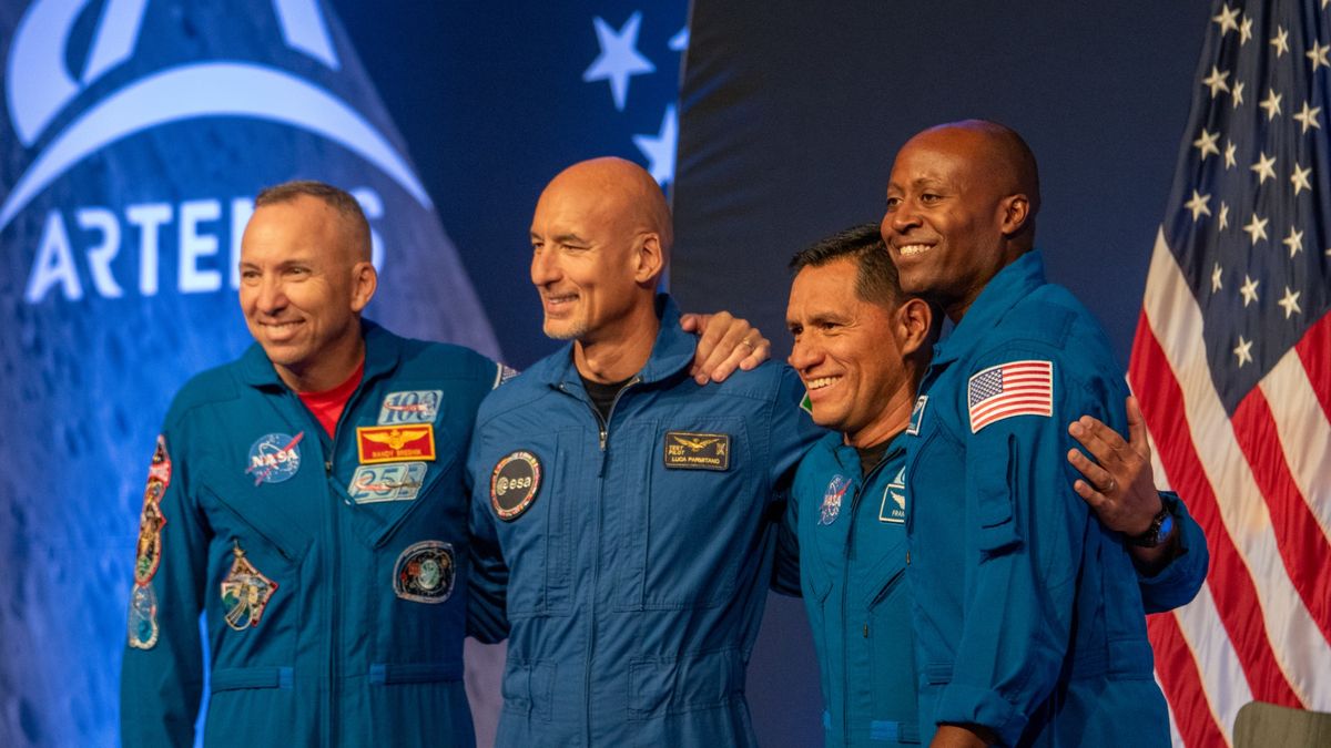 NASA reveals Artemis 3 astronaut crew