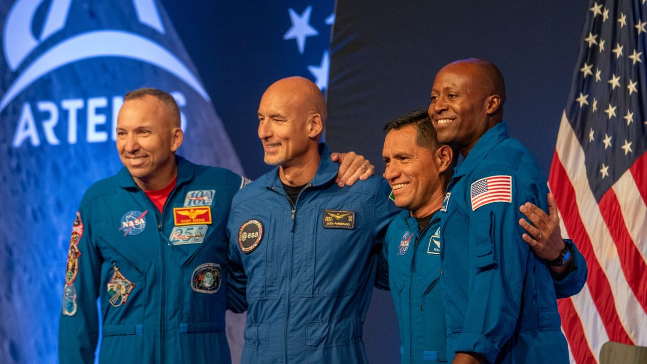 NASA reveals Artemis 3 astronaut crew