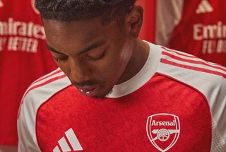 Adidas Arsenal 2025/26 home kit