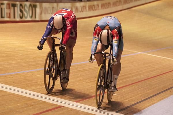 Shane Perkins (right) of Australia holds out Jason Kenny (Great Britain) to win the gold medal in the men's sprint.