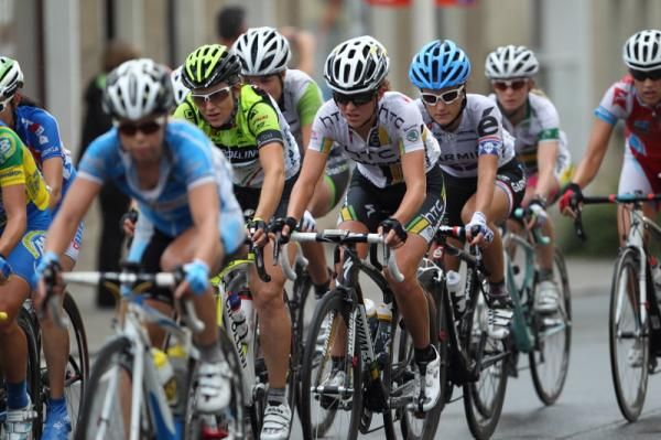 Eventual stage winner, Amanda Miller (HTC-HighRoad)