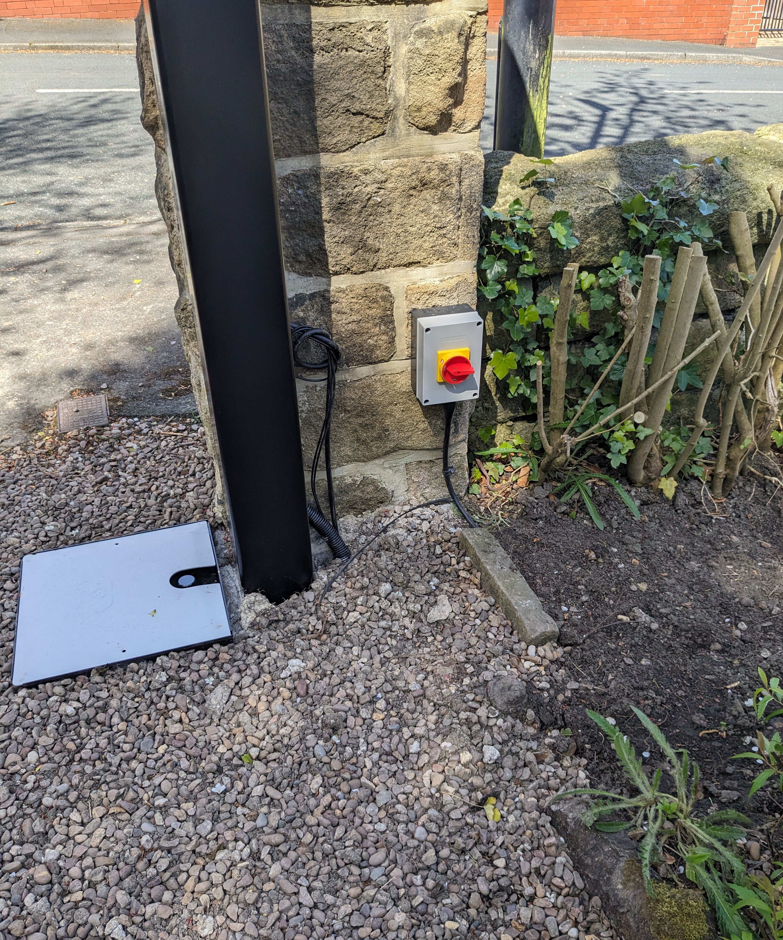 A rotary isolator positioned next to a North Valley Forge driveway gate