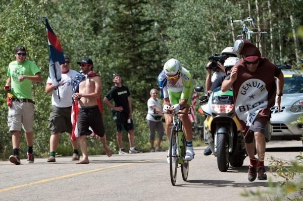 Ivan Basso (Liquigas-Cannondale) on a beer run.