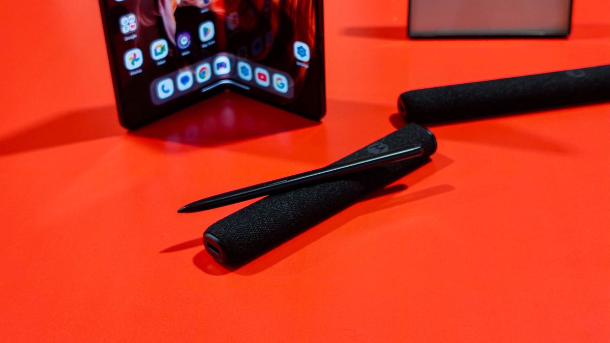 Motorola Razr Fold hands-on testing