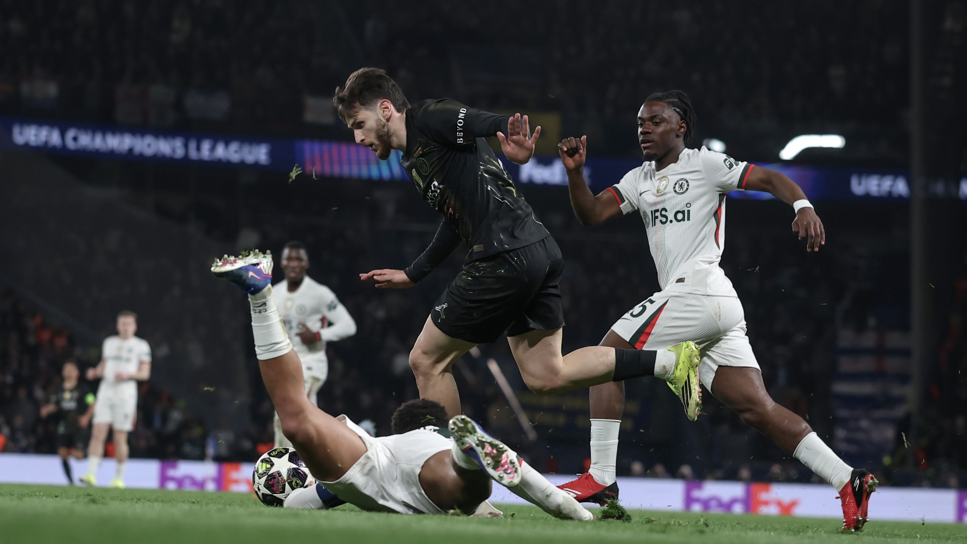 PSG's Khvicha Kvaratskhelia dribbling past Chelsea players in the 2025/26 Champions League