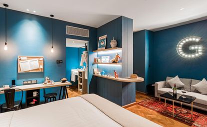 Guestroom with blue walls &amp; colourful decorations