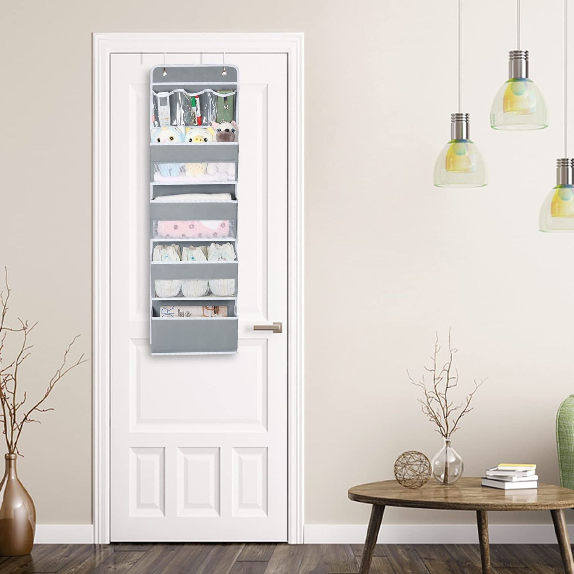 Penyelenggara pintu Amazon di sebuah ruangan