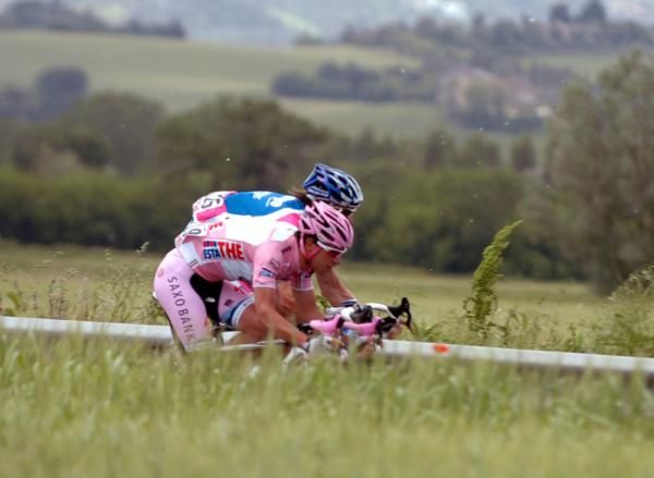 Richie Porte (Saxo Bank) adds some more colour to the Italian countryside