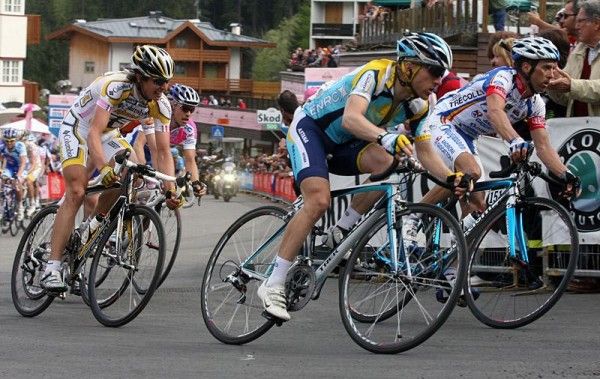 Levi Leipheimer nears the finish line where he would end up a solid sixth place.