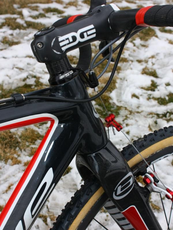 The Norcross features a tapered 1 1/8"-to-1 1/2" front end for extra steering precision and to help combat brake chatter.