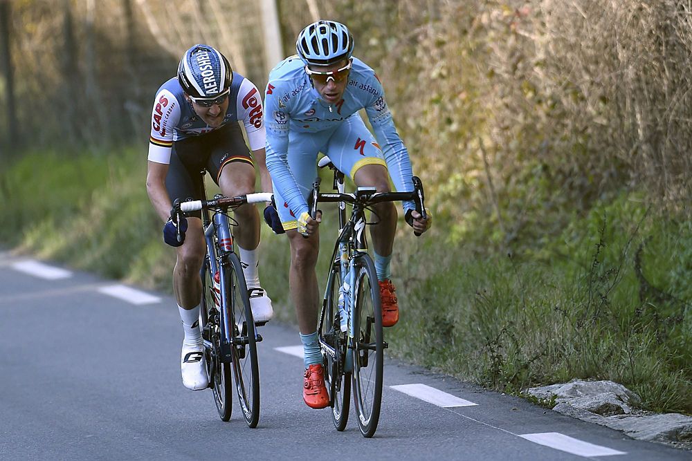 Lieuwe Westra (Astana) attacks