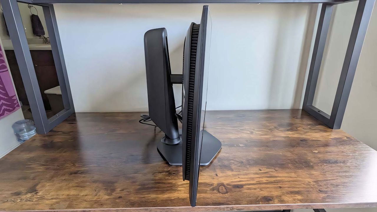 Alienware AW2725DF profile view.