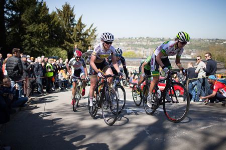 The breakaway tackles the Mur de Huy for the first time during the Fl&egrave;che Wallonne Femmes