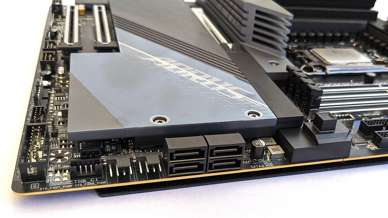 Gigabyte Z790 Aorus Master SATA and chipset area