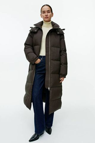 iceland fashion - woman wearing dark brown long puffer coat