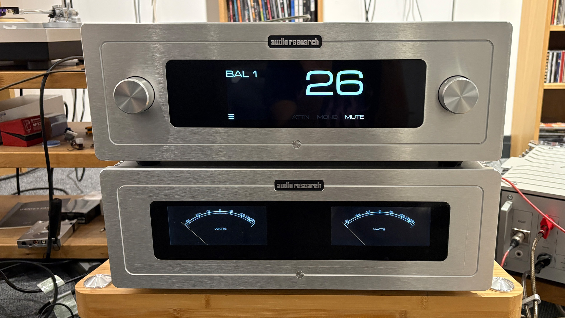 Audio Research LS-2/S-200 pre/power amp in What Hi-Fi? test room