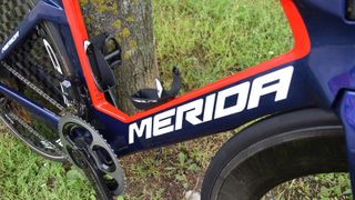 Elite provides Bahrain-Merida with the time trial-specific Crono CX Carbon bottle cages