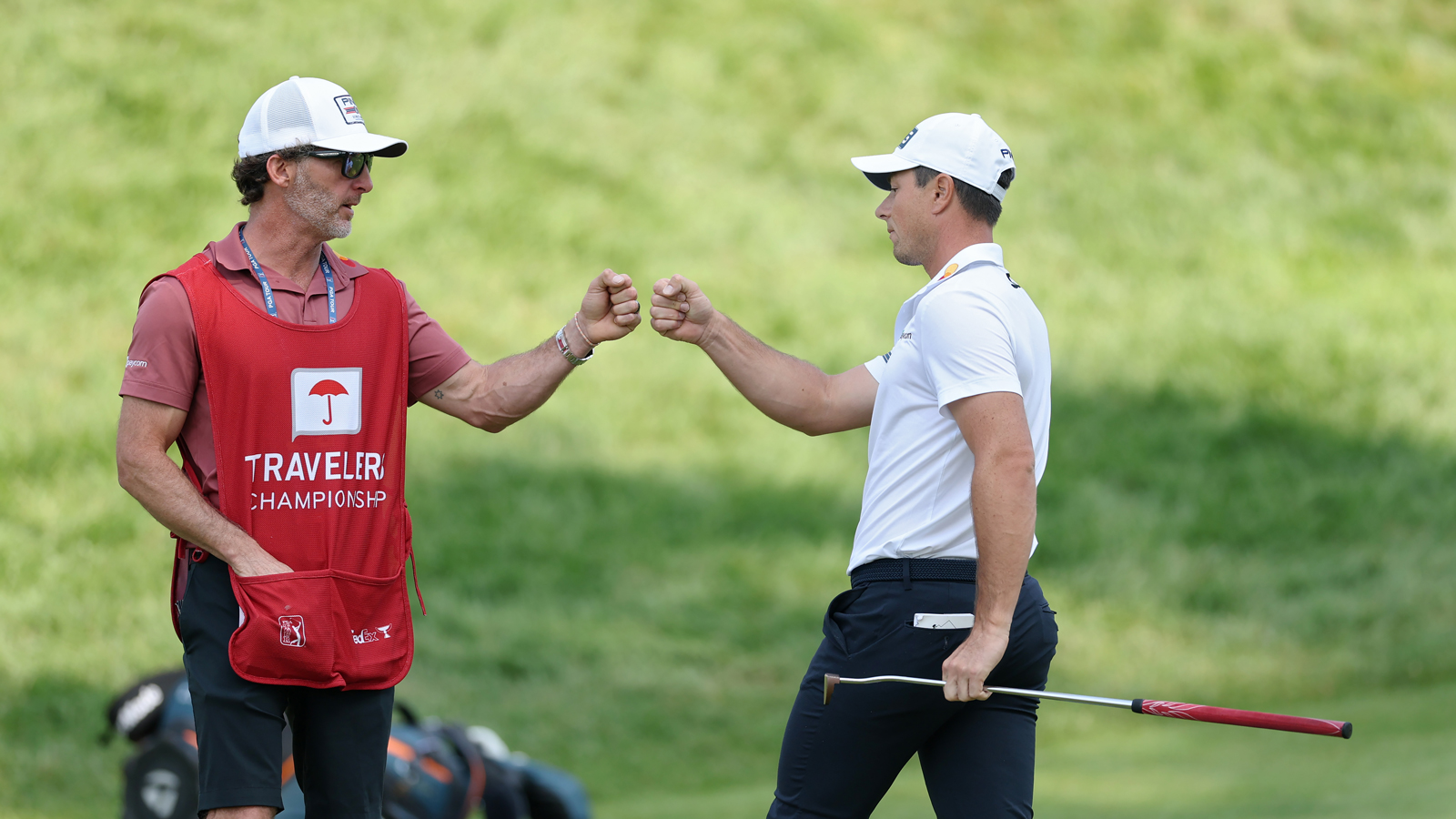 Viktor Hovland fist pumps his caddie