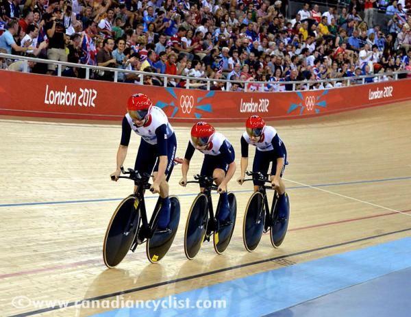 Great Britain en route to gold in the women's team pursuit