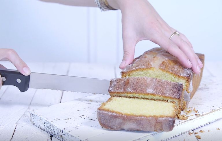Mary Berry's lemon drizzle cake