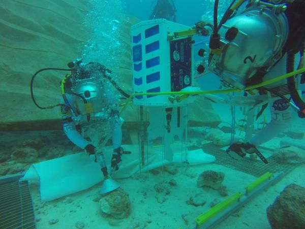 Two aquanauts at work on the seafloor as part of NEEMO 18