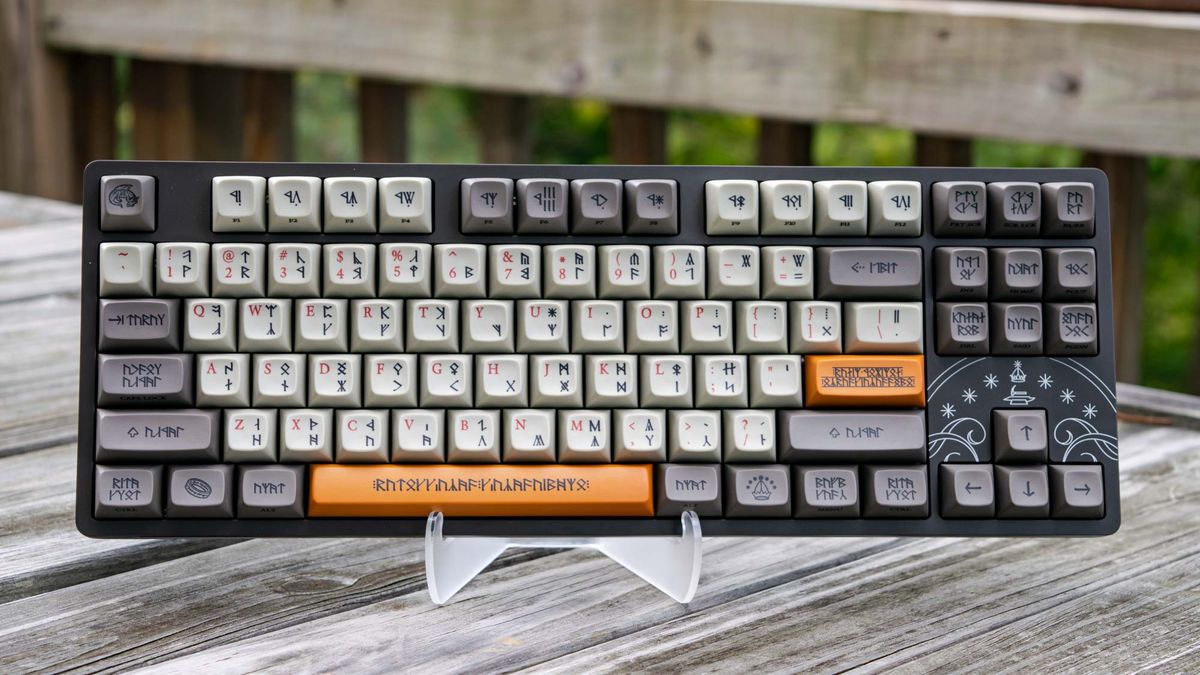 Drop + The Lord of the Rings ENTR keyboard review