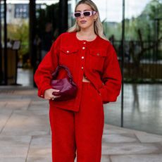 How to wear red