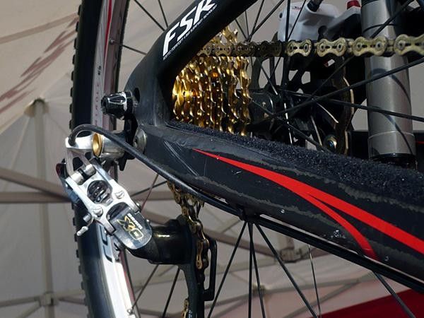The carbon chain stay is protected by a simple patch of Velcro material.