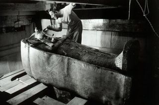 space iron tutankhamun's tomb