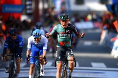 Ide Schelling celebrates stage two win at Iztulia Basque Country 2023