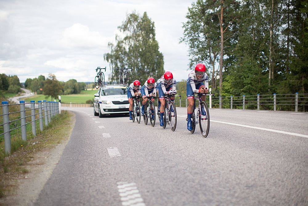 Cerv&eacute;lo-Bigla Cycling Team dig deep during the 42,5 km team time trial