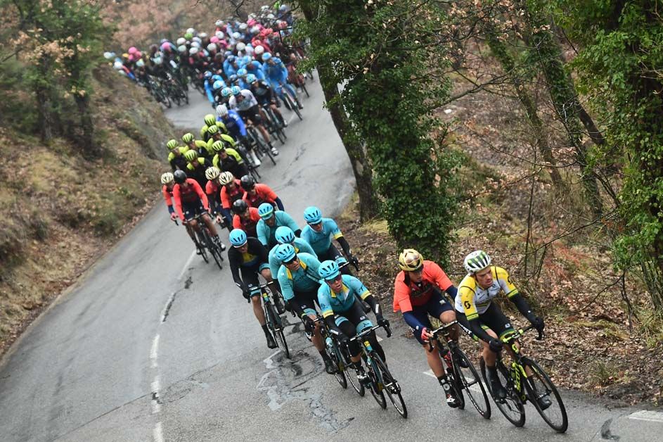 The peloton winds its way through the south of French