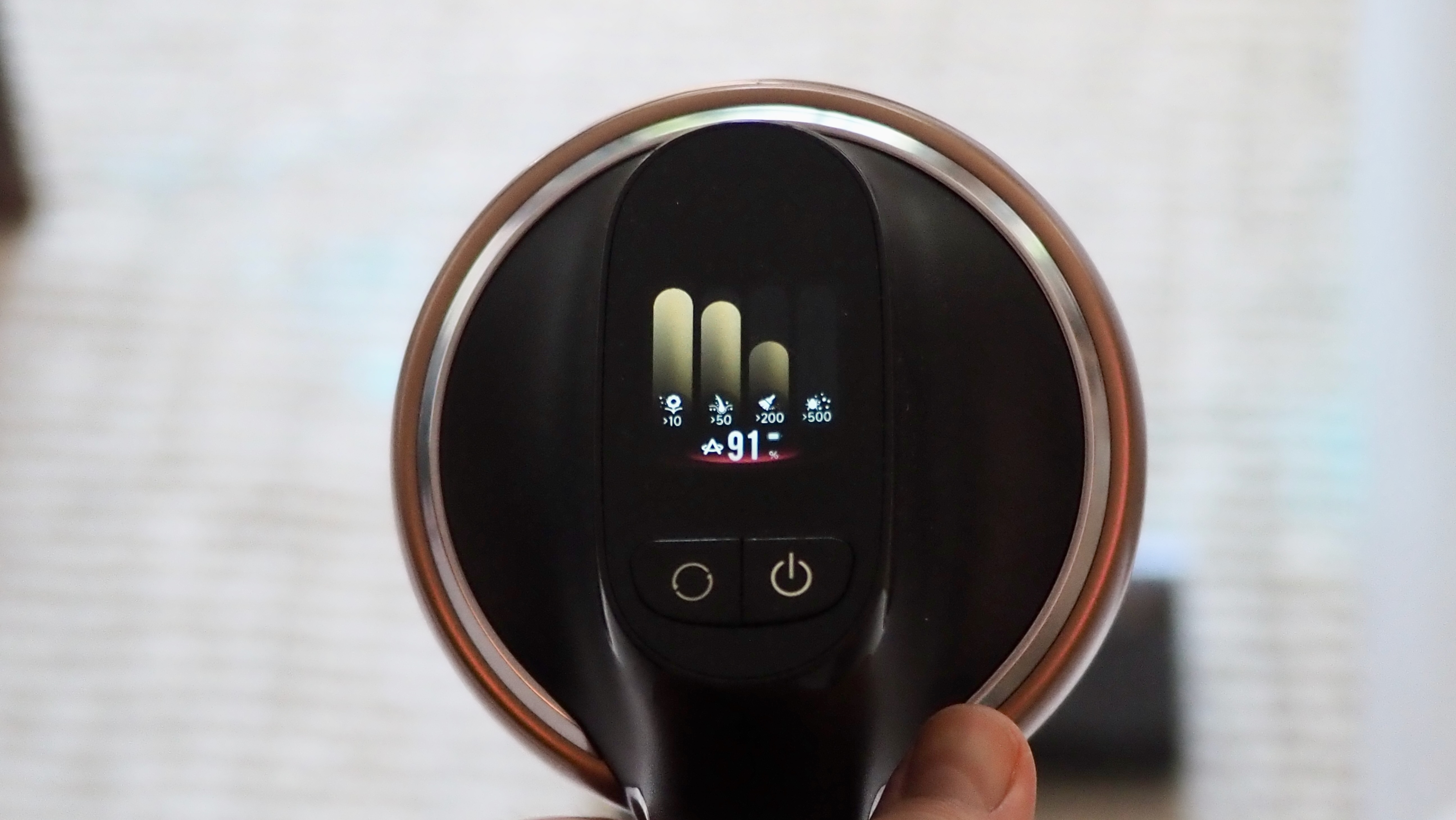 Dreame Z20 vacuum cleaner LCD display.