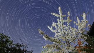 How to photograph star trails