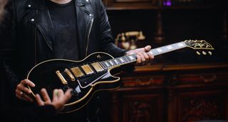 Kirk Hammett shows Gibson's Mark Agnesi some choice Les Pauls from his epic guitar collection, including Greeny, a triple-humbucker Les Paul Custom, a '52 Gold Top with a trapeze tailpiece, and a stunning 1958 Les Paul Standard finished in red.